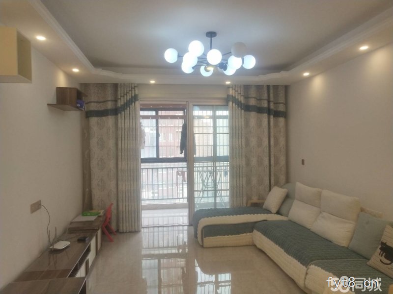 国祯精装入住不到半年 满五唯一出售 不限首付 随时看房